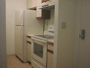 148 Breakwater Dr in South Portland, ME - Foto de edificio - Building Photo