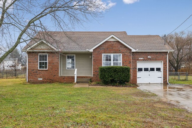 1016 Summerhaven Rd in Clarksville, TN - Building Photo - Building Photo