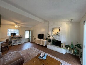 914 Beaver Trail-Unit -Unit A in Austin, TX - Building Photo - Building Photo