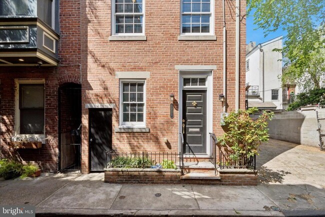 property at 1231 Waverly Walk