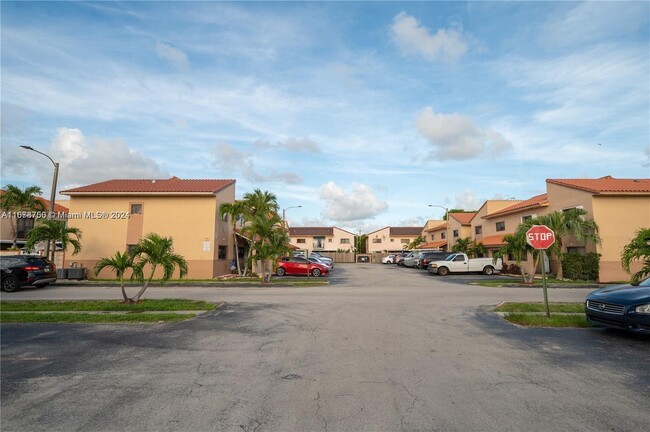 7600 W 29th Way in Hialeah, FL - Building Photo - Building Photo