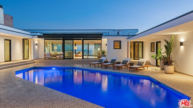 31388 Broad Beach Rd in Malibu, CA - Building Photo - Building Photo