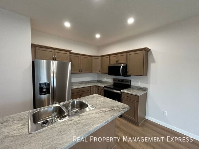 2 Bedroom 1.5 Bathroom Home for Rent in Sioux Falls, SD - Building Photo - Building Photo