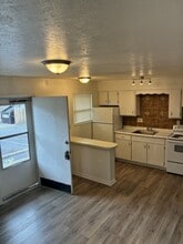 Off of Preston Hwy Affordable 1 bed/1 bath... in Louisville, KY - Foto de edificio - Building Photo