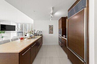 465 Brickell Ave in Miami, FL - Foto de edificio - Building Photo
