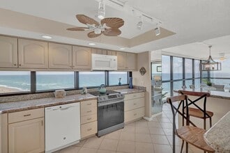 10410 S Ocean Dr, Unit Penthouse in Jensen Beach, FL - Building Photo - Building Photo