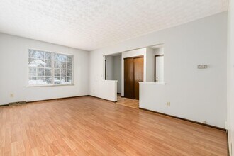 898 Linworth Rd E in Columbus, OH - Building Photo - Building Photo