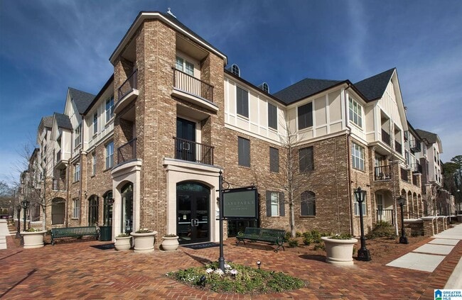 1000 Lane Parke Ct in Mountain Brook, AL - Building Photo - Building Photo