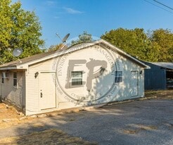 140 County Rd 1604 in Clifton, TX - Building Photo