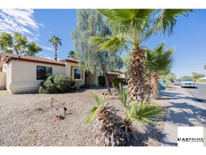 3005 E Danbury Rd in Phoenix, AZ - Building Photo - Building Photo