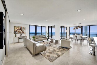 19667 Turnberry Way in Aventura, FL - Foto de edificio - Building Photo