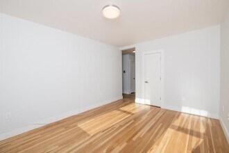 280 Chestnut Ave, Unit 12 in Boston, MA - Foto de edificio - Building Photo