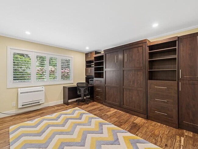 9901 NE 4th St in Bellevue, WA - Building Photo - Building Photo