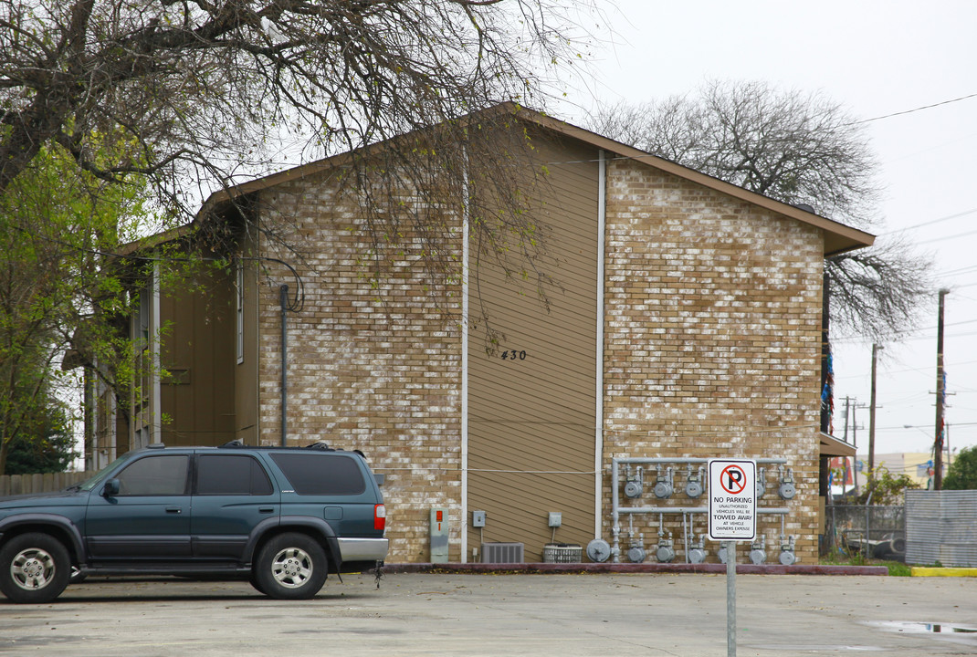 430 Kendalia Ave in San Antonio, TX - Foto de edificio