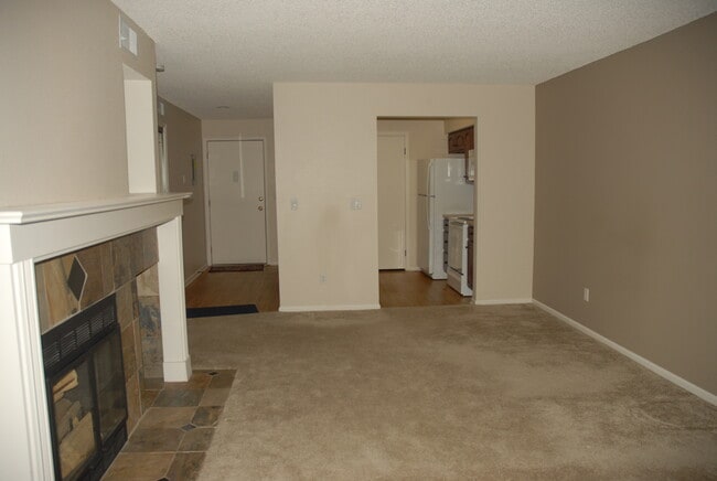 13950 E Oxford Plz, Unit A313 in Aurora, CO - Building Photo - Building Photo