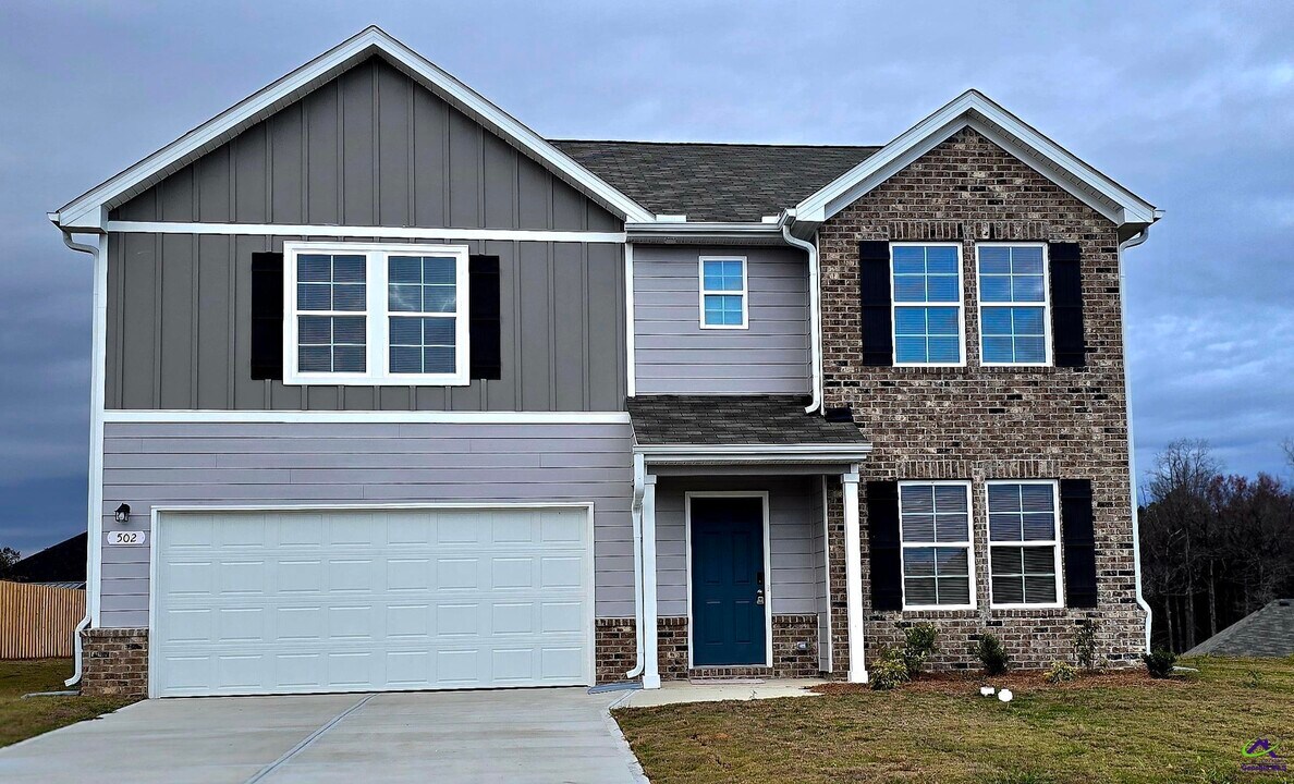 502 Liberty Hall Dr in Bonaire, GA - Building Photo