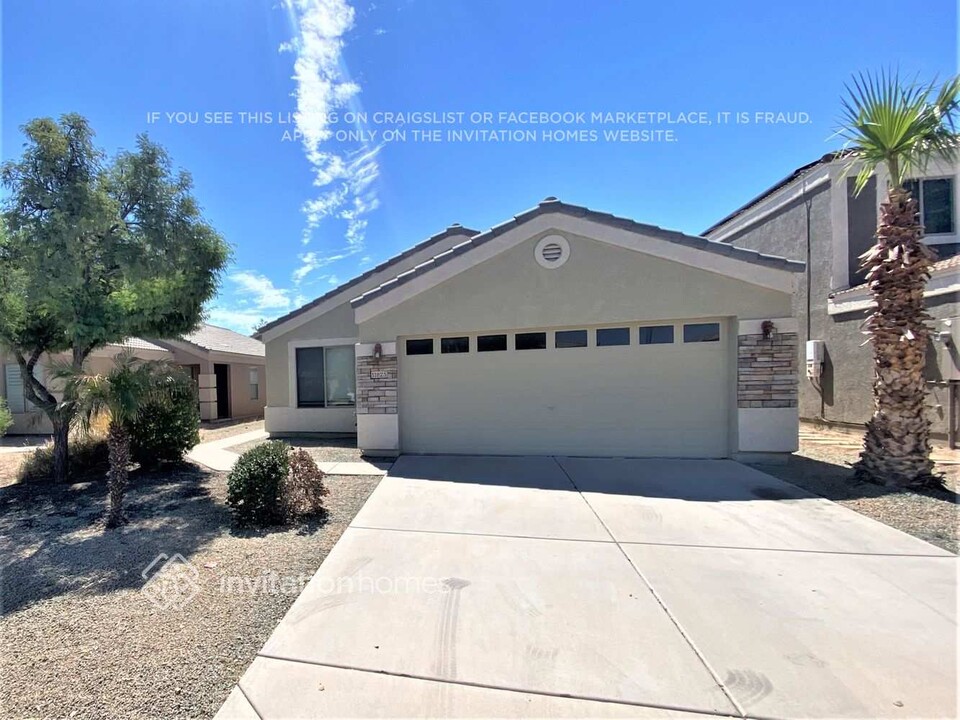 11825 W Maui Ln in El Mirage, AZ - Building Photo