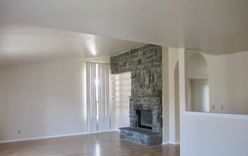 704 Canfield Dr in Lompoc, CA - Building Photo - Building Photo