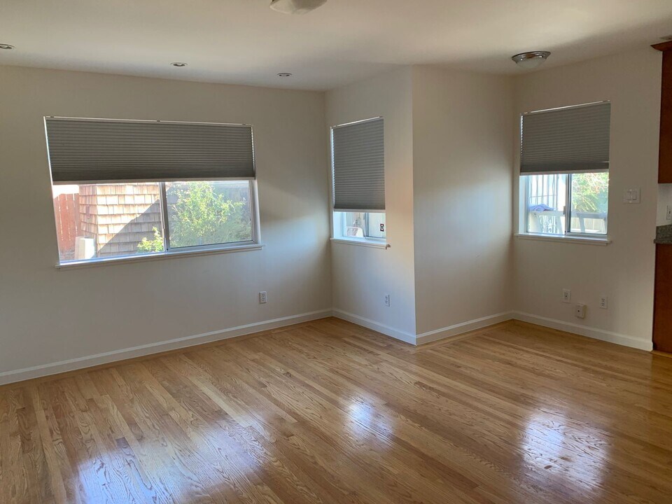 2860 Montana St-Unit -Unit B in Oakland, CA - Building Photo