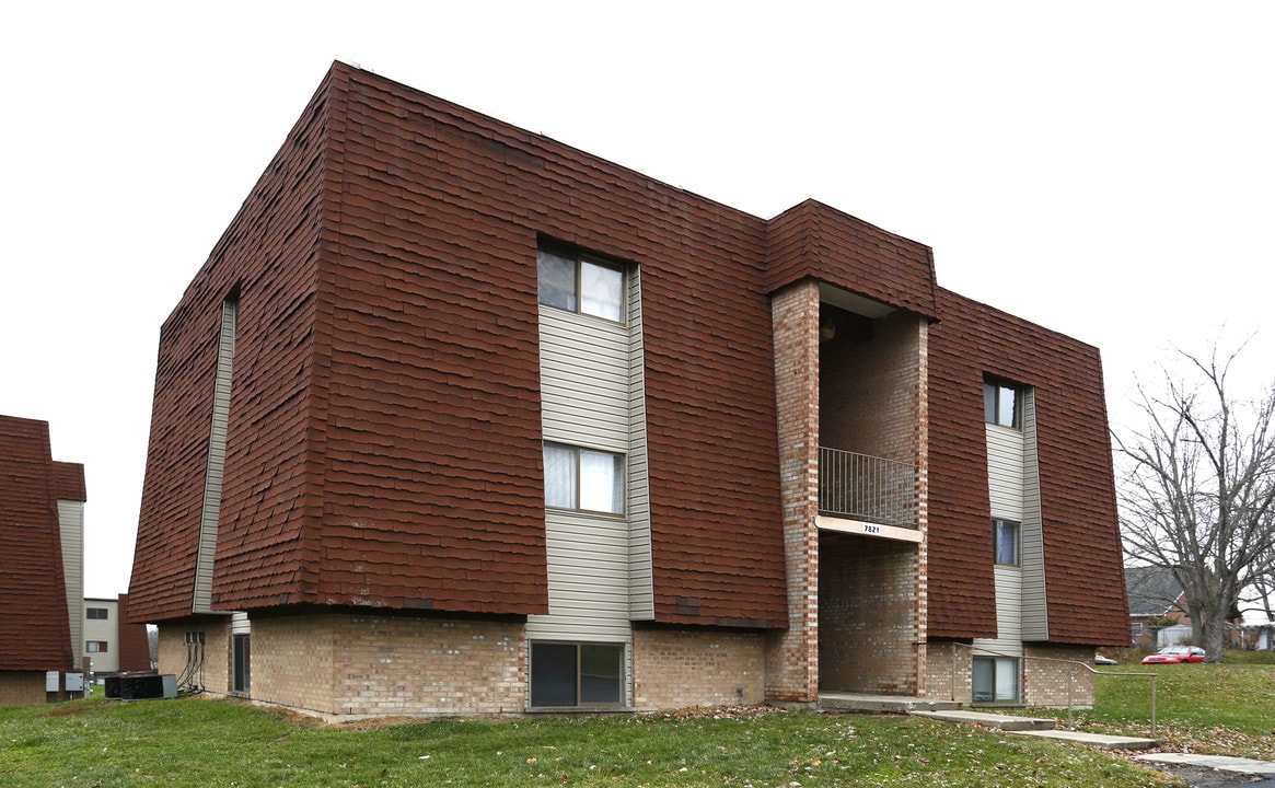 Dixie Apartments in Florence, KY - Building Photo