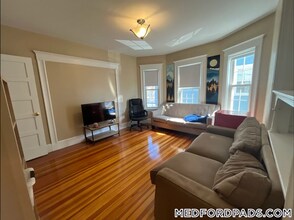 46 Stanley Ave, Unit 2 in Medford, MA - Building Photo - Building Photo