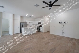 948 E Wiley Way in Casa Grande, AZ - Building Photo - Building Photo