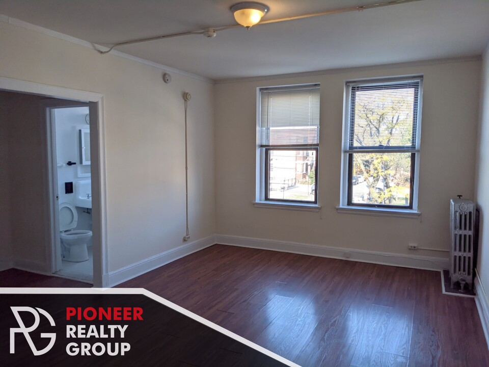 3327 W Diversey Ave in Chicago, IL - Building Photo