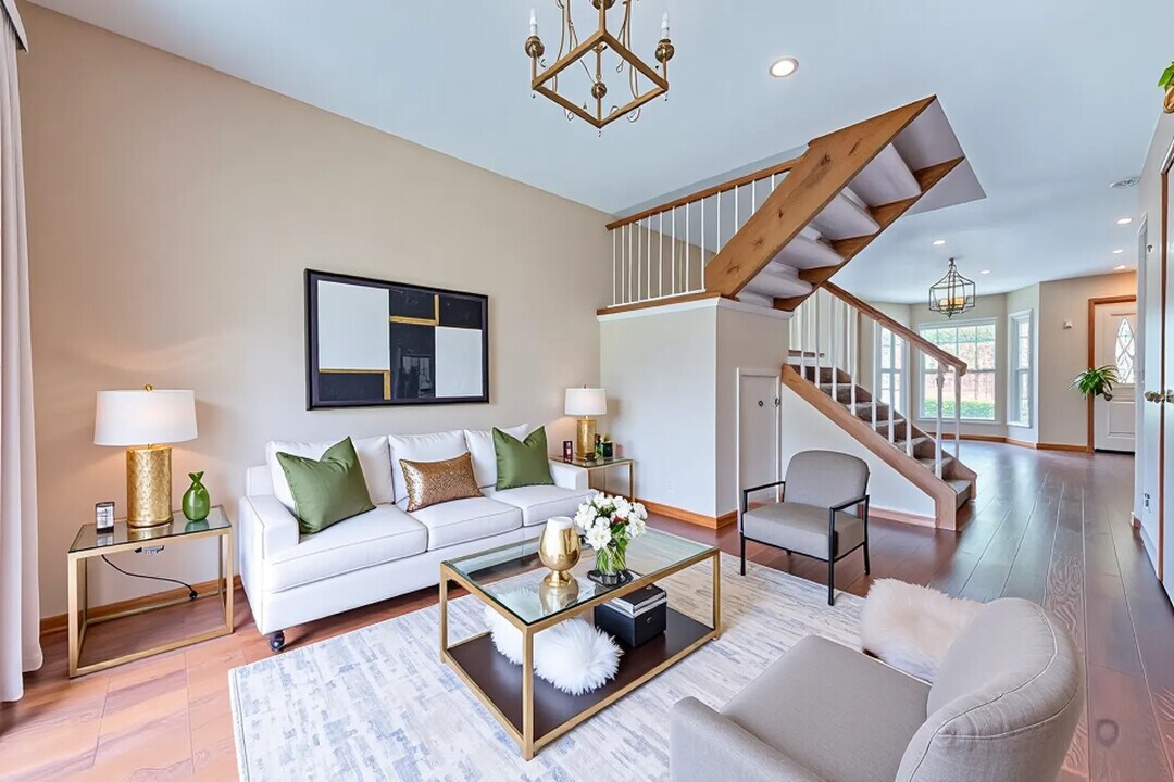 1915 Brighton St in Downers Grove, IL - Building Photo