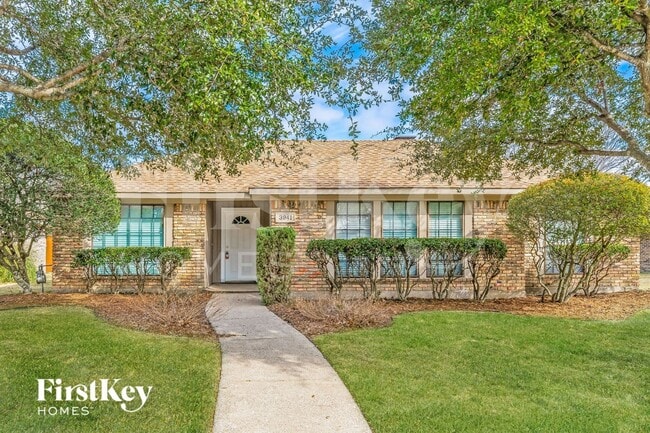 property at 3941 Los Robles Dr