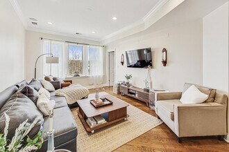 6150 N Ravenswood Ave in Chicago, IL - Building Photo - Building Photo