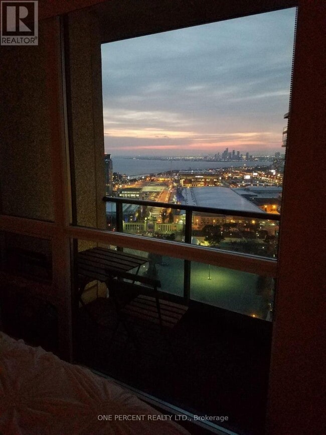 215 Fort York Blvd in Toronto, ON - Building Photo - Building Photo