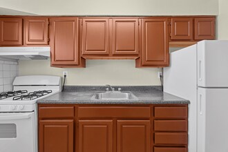 Olde Salem Village in Falls Church, VA - Building Photo - Building Photo