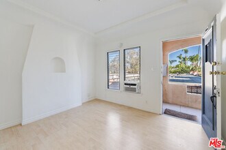 805 N Poinsettia Pl in Los Angeles, CA - Building Photo - Building Photo