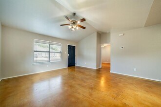 1237 Jefferson Ave in Seguin, TX - Building Photo - Building Photo