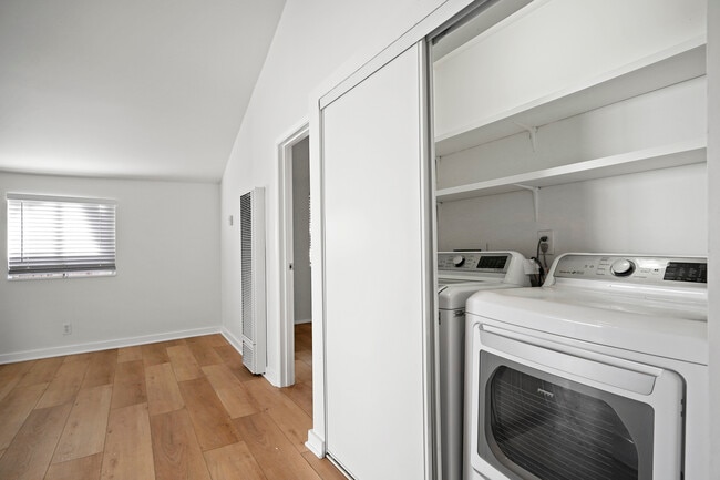 632 Vernon Ave in Los Angeles, CA - Building Photo - Building Photo