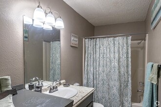 Avendale Pointe Apartments in Lawton, OK - Building Photo - Building Photo