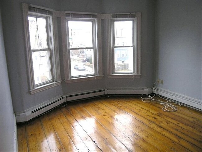 68 Waterhouse St, Unit 2 in Somerville, MA - Foto de edificio - Building Photo