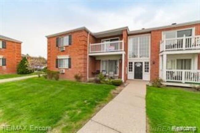 2420 Parmenter Blvd