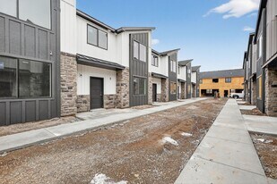 687 S Curlew Dr in Idaho Falls, ID - Building Photo