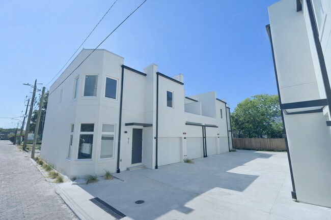 property at 140-833 Calla Terrace N