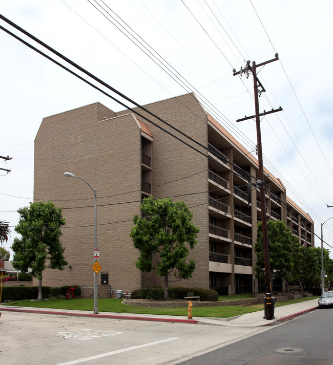 Lutheran Towers in Long Beach, CA - Foto de edificio - Building Photo