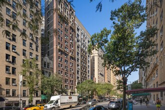 Westbury House in New York, NY - Foto de edificio - Building Photo