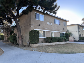 13136 Victory Blvd in Van Nuys, CA - Building Photo - Building Photo