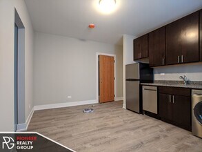 440 W Belden Ave, Unit #429.5 B206 in Chicago, IL - Foto de edificio - Building Photo