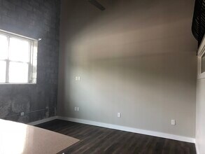 108 Adams St, Unit 227 in Leominster, MA - Foto de edificio - Building Photo