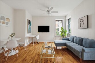 300 E 69th St in New York, NY - Building Photo - Building Photo