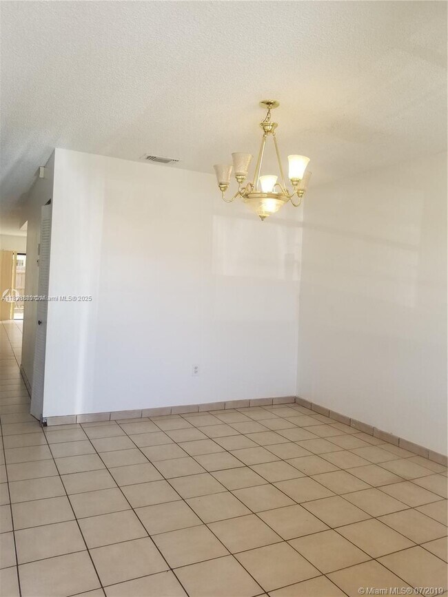 4316 W 10th Ave in Hialeah, FL - Building Photo - Building Photo