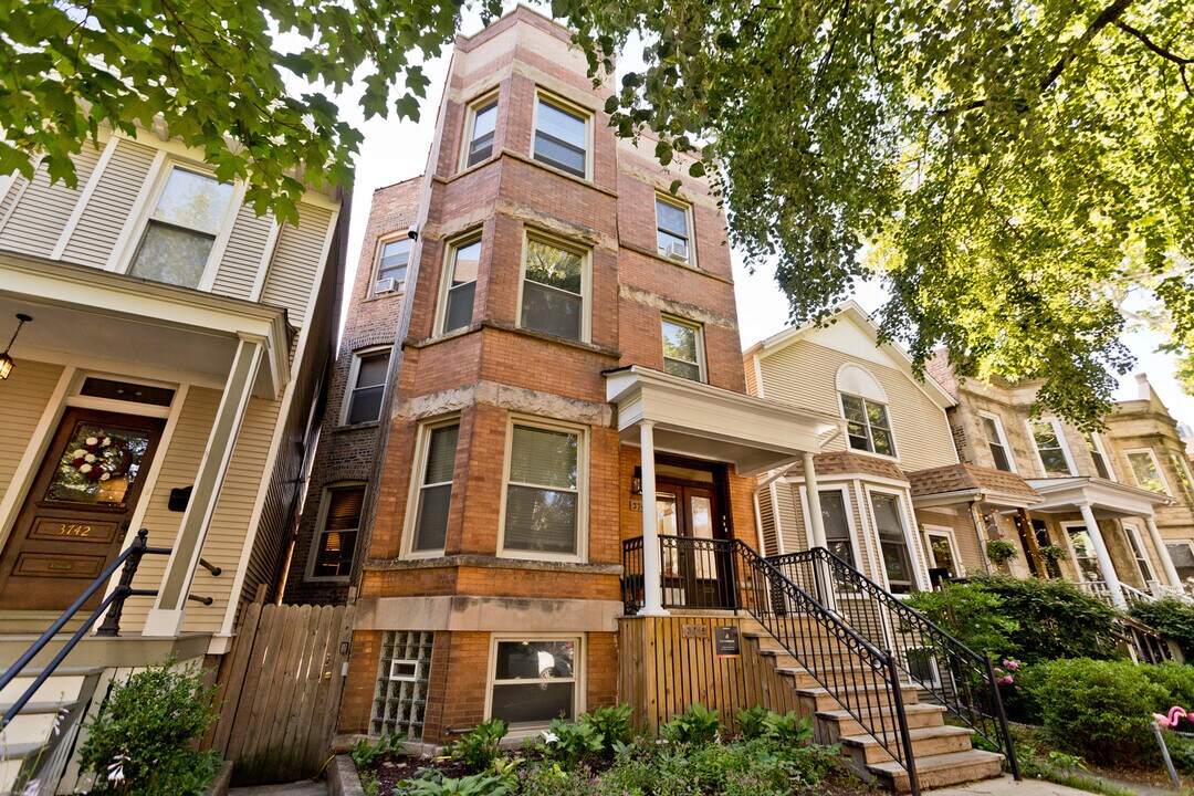 3746 N Hermitage Ave-Unit -3 in Chicago, IL - Building Photo