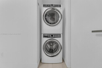 18975 Collins Ave, Unit 3901 in Sunny Isles Beach, FL - Foto de edificio - Building Photo