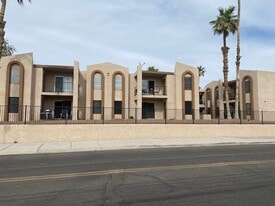 1280 Mohave Dr, Unit 8 in Bullhead City, AZ - Building Photo
